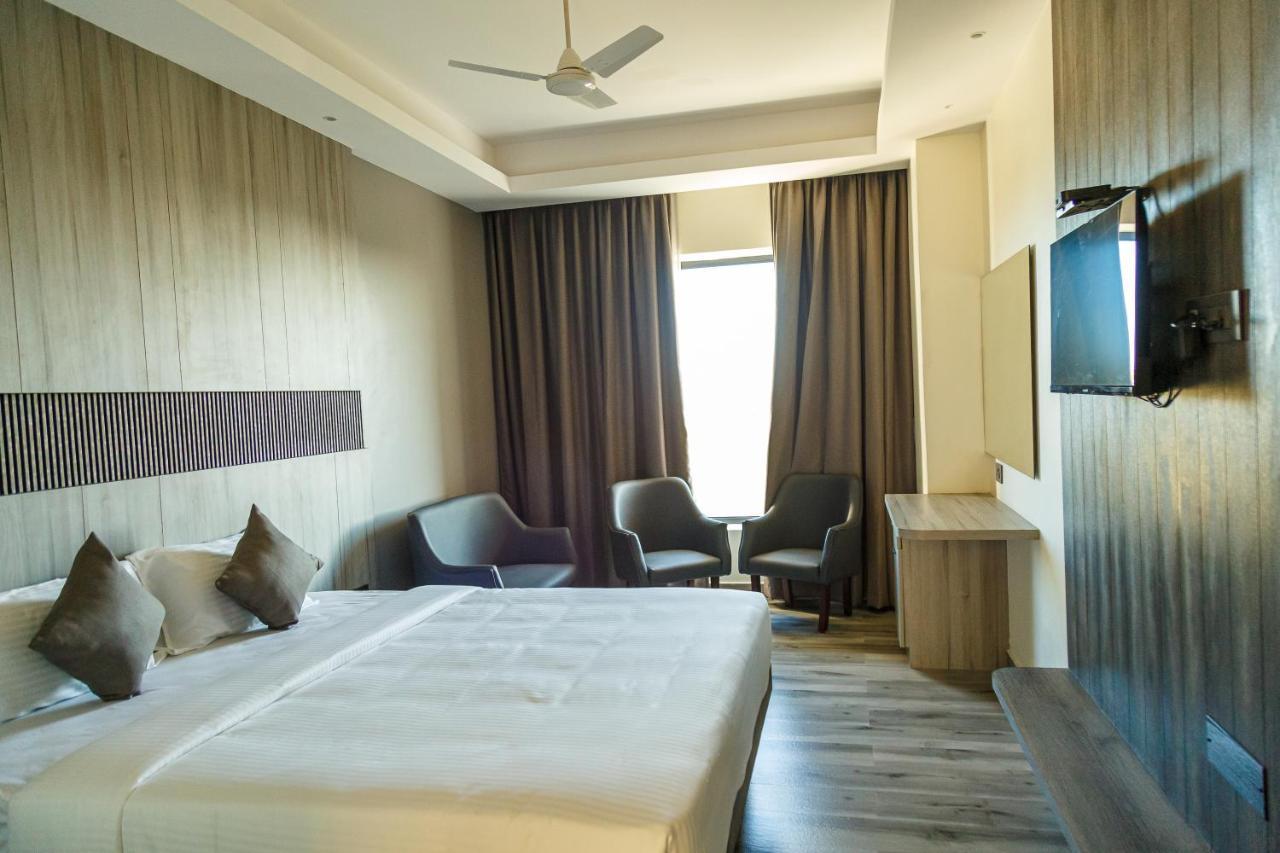 Hotel Galore Inn Майсур Экстерьер фото